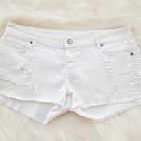 Бели дънкови панталони М-Л, снимка 5 - Къси панталони и бермуди - 29049453