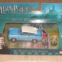 1/43 Corgi Mr. Weasley'с Ford Anglia, с фигурките на Harry Potter и Mr. Weasley. Нов, снимка 1 - Колекции - 44010516