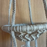 Ръчно плетена поставка за 2 саксии , снимка 2 - Декорация за дома - 38458450