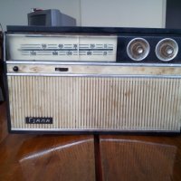Старо Радио,Радиоприемник Гиала, снимка 1 - Антикварни и старинни предмети - 27750782