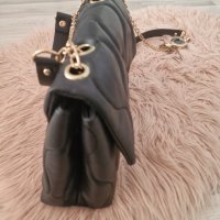 Нова кожена черна чанта - 25,00лв., снимка 4 - Чанти - 43146957