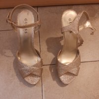Guess чисто нови златни сандали, снимка 2 - Сандали - 36757386