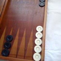 Табла с пулове за игра в дървена кутия, голяма, от старите , снимка 2 - Шах и табла - 43572159