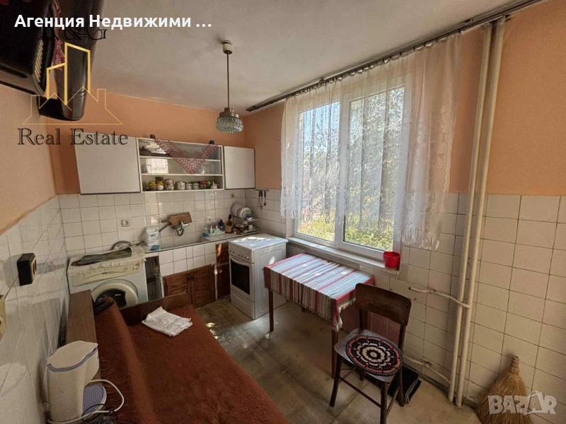 Двустаен апартамент на среден етаж в ж.к " Орел " , снимка 1