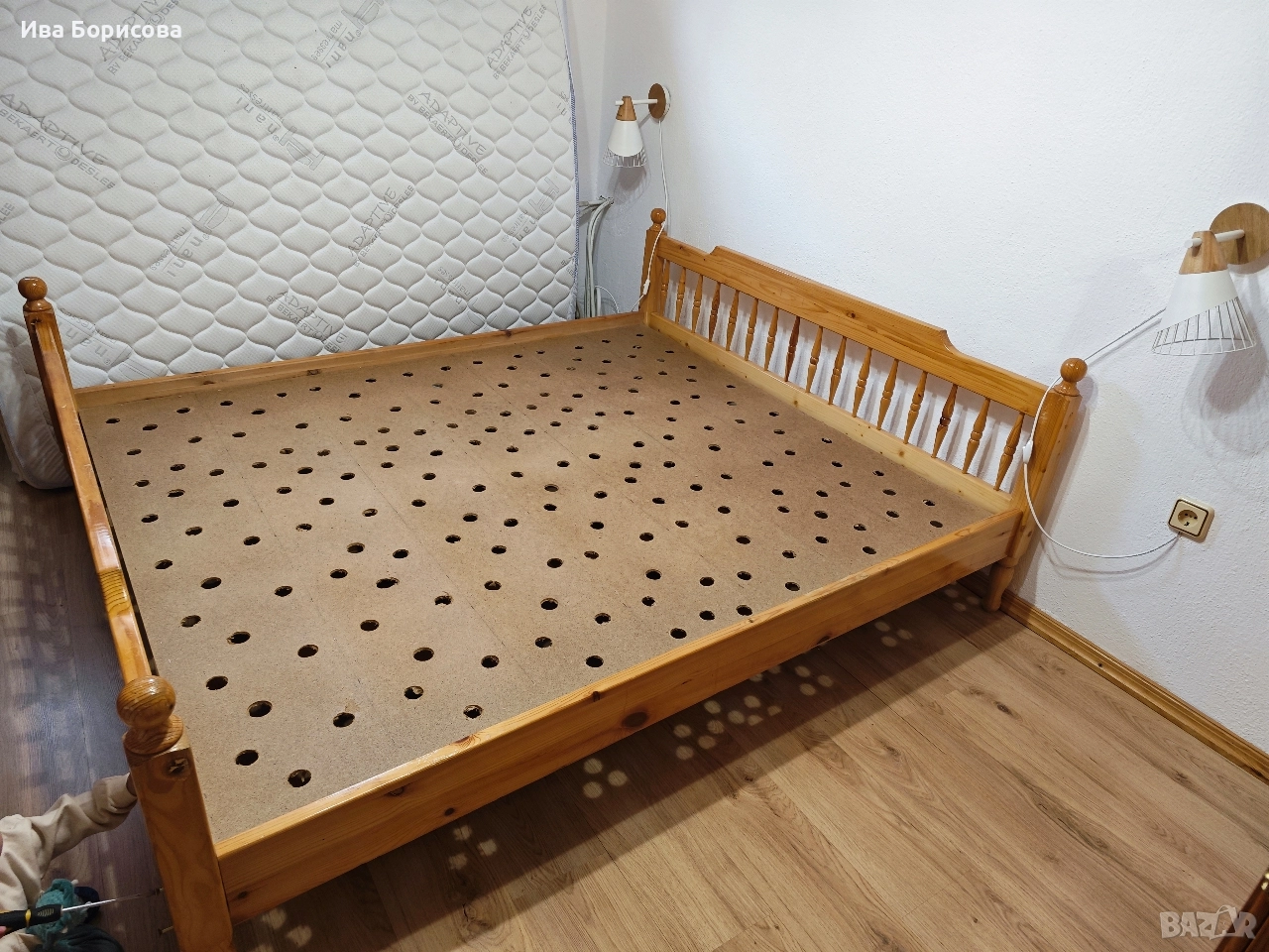 Дървена спалня с 2 нощни шкафчета, снимка 1