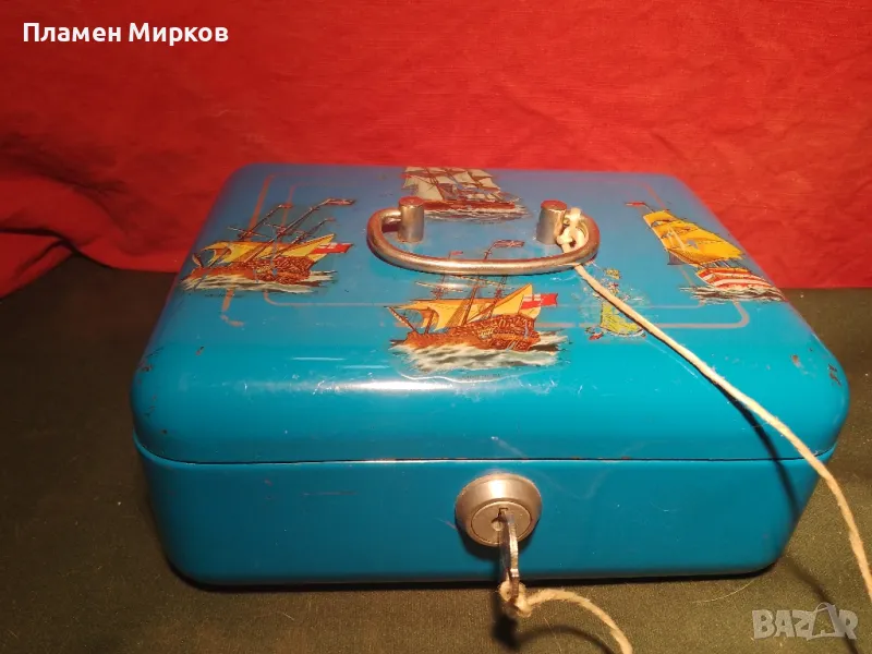 Метална кутия с ключе, снимка 1