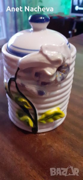 Захарница с релефен орнамент, снимка 1