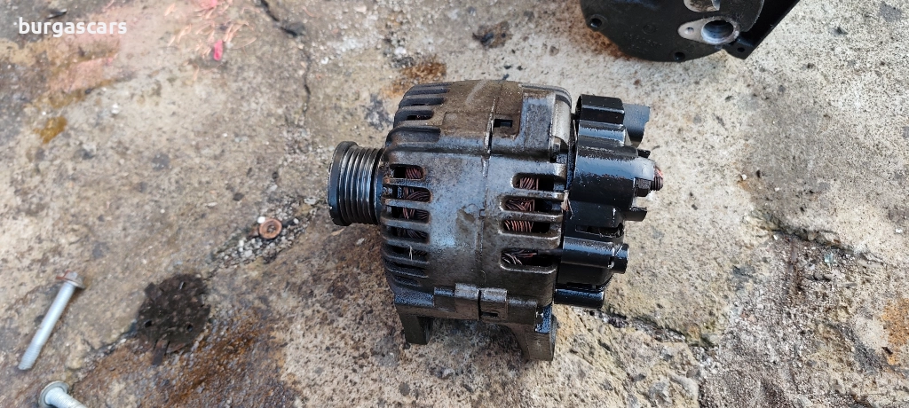 Динамо алтернатор 8200 667 608 - A Opel Vivaro 1.9CDTI-101к.с. - 120лв, снимка 1