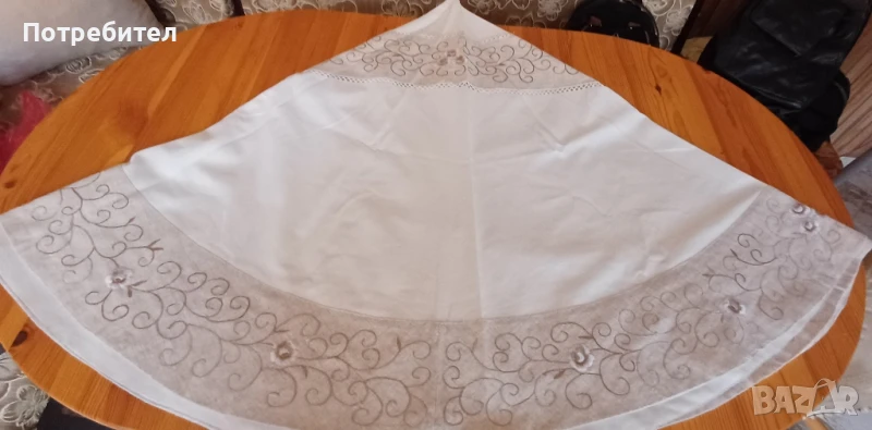 Покривка за кръгла маса с бродерия, снимка 1