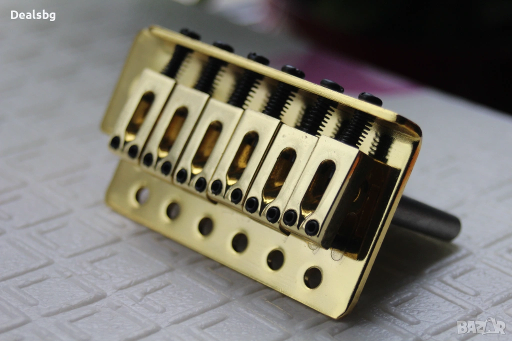 Златисто тремоло страт squire, снимка 1