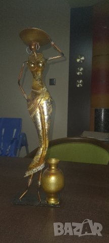 статуетка метална