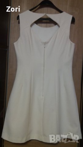 РАЗКОШНА СНЕЖНОБЯЛА кукленска рокля с красиво деколте  - обшито със сребристи камъчета , снимка 5 - Рокли - 43140715