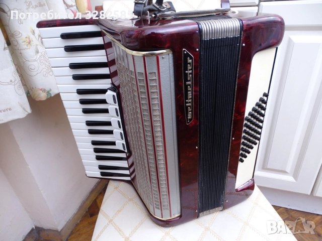 Aкордеон Weltmeister 60 баса в отлично състояние