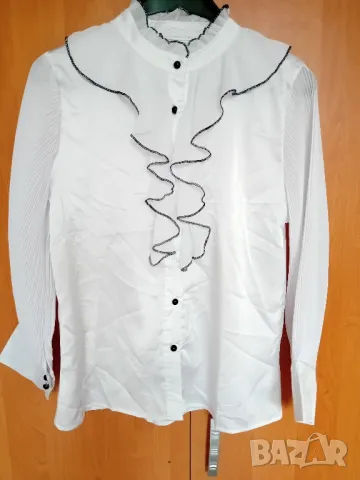 Бяла сатенена риза жабо