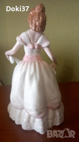 Порцеланова кукла Royal Doultan , снимка 3 - Други ценни предмети - 51100405
