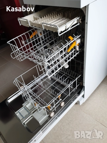 Miele Съдомиялна - 9 Комплекта - Свободностояща - 45см - Тясна, снимка 7 - Съдомиялни - 52460018