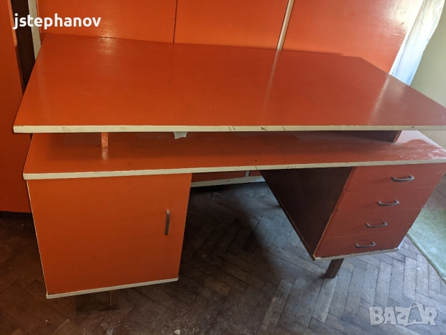 ПОДАРЯВАТ СЕ! Подарявам стари мебели - легла, шкафове, бюро, ракла, снимка 14 - Гардероби - 52641959