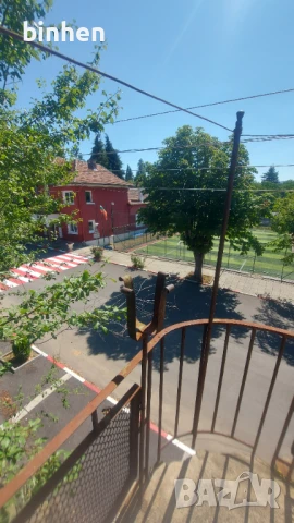 Къща 2 етажа с.Миланово(Лакатник), снимка 7 - Къщи - 51312262