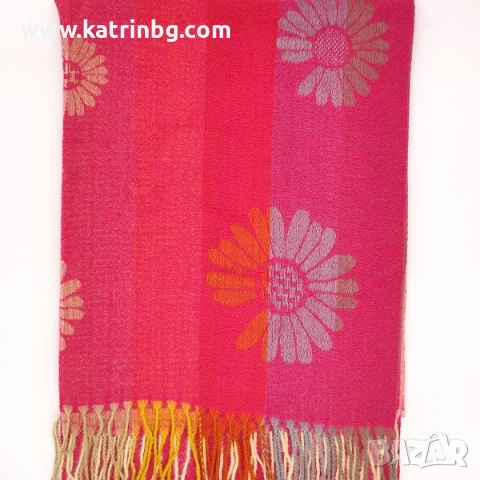 Комплект шапка, шал и ръкавици в цикламено – стилен подарък за жена Код на продукта:DAK-0033, снимка 2 - Подаръци за жени - 52201246