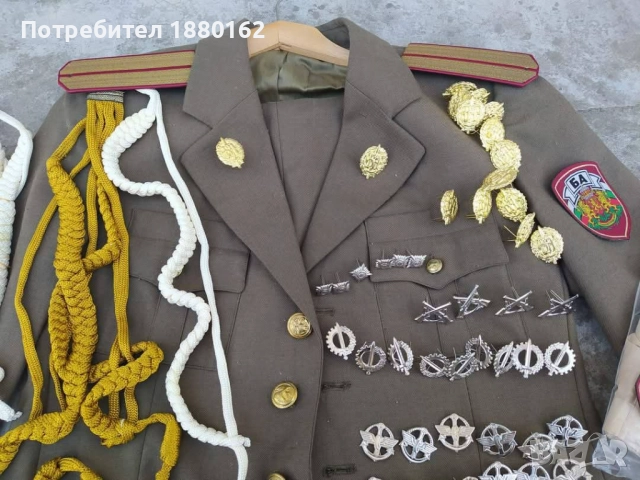 Парадни униформи , снимка 3 - Антикварни и старинни предмети - 52231696