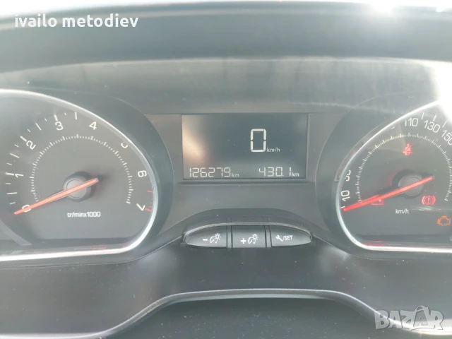 Peugeot 208 1.2 бензин 82к.с  2013г., снимка 12 - Автомобили и джипове - 50821475