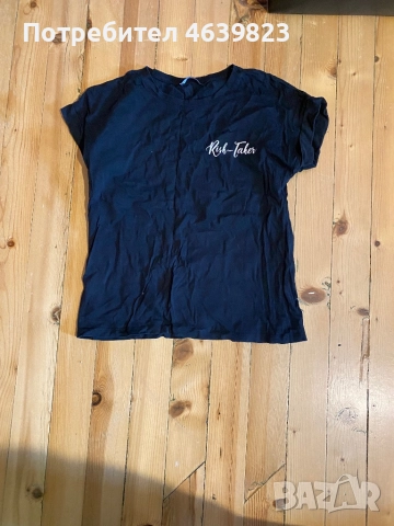 Чисто черна тениска с надпис