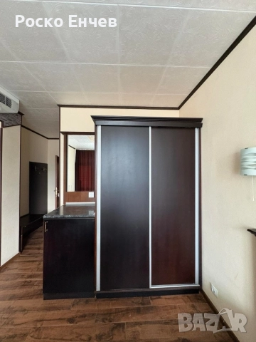 Двукрилен гардероб с плъзгащи врати 