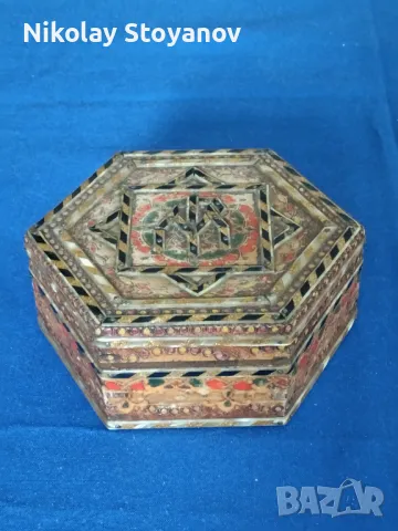 Дървена кутийка за бижута