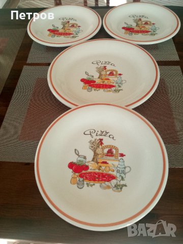 Продавам чинии за украса--  пица.Маркирани.Италия.Обявената цена е за всичките.