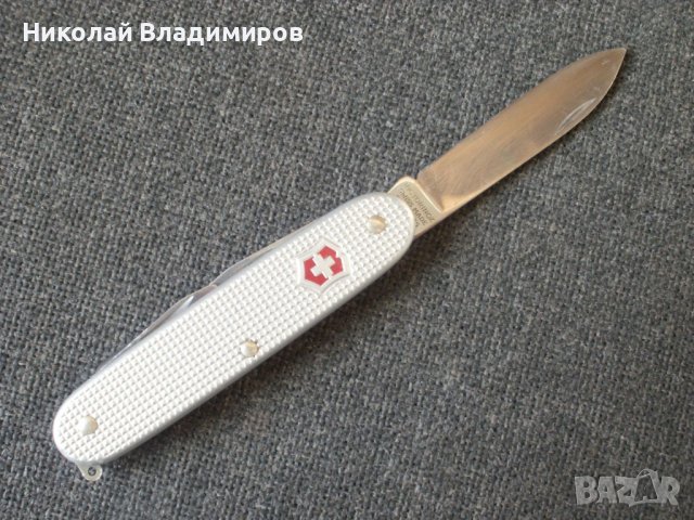 Швейцарско ножче нож victorinox войнишко military, снимка 2 - Ножове - 44015029