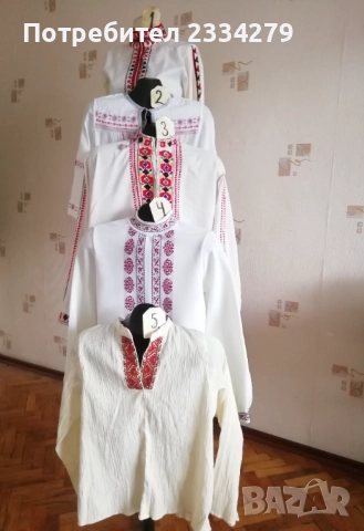 Стари фолклорни ризи бродирани, допълнение към носия. 