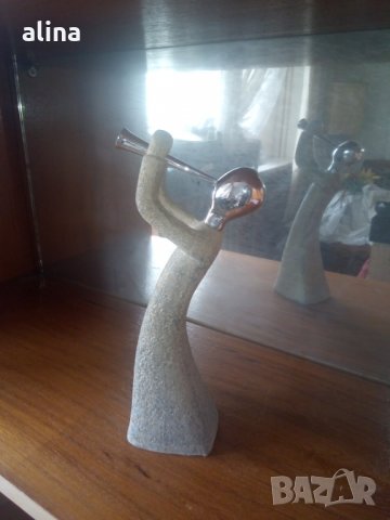 Фигура на свирач в.26 см, снимка 2 - Статуетки - 28364384