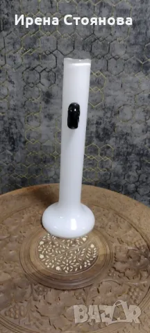 Елегантна и стилна ваза в млечно бял цвят с акцент дръжка тип ухо в черно, снимка 3 - Вази - 49377348