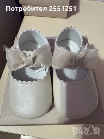 Декоративни пантофки в мръсно бяло за новородено момиче Mayoral , снимка 6 - Бебешки обувки - 49712122