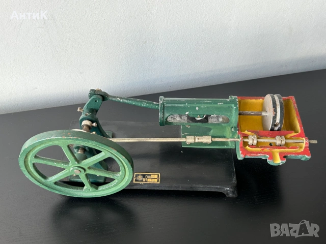 Соц Учебен Модел на Парен Двигател 1961г., снимка 3 - Антикварни и старинни предмети - 53154353