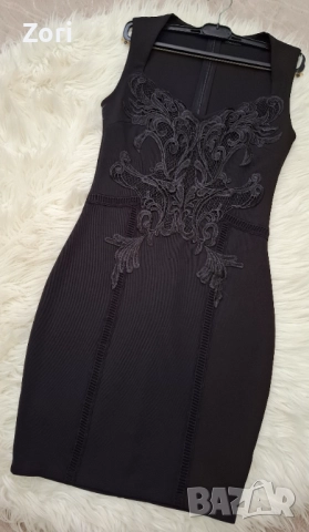 УНИКАЛНО КРАСИВА черна рокля по тялото с дантела