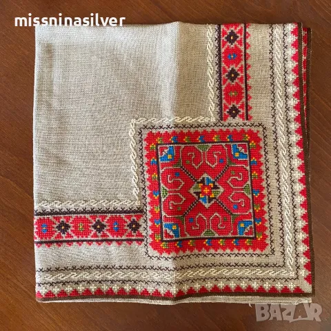 Каре българска бродерия