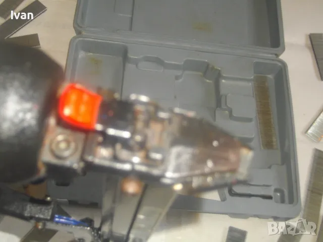 Нидерландски ПНЕВМАТИЧЕН ТАКЕР FERM за скоби 12-25мм в куфар Почти нов ОТЛИЧЕН Quick система глава, снимка 16 - Други инструменти - 47782115