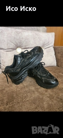 Дамски модерни кецове 