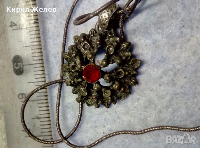 СТАР СКЪПОЦЕНЕН ПОСРЕБРЕН МЕДЕН МЕДАЛЬОН с НАТУРАЛЕН ГРАНАТ и СРЕБЪРНО КОЛИЕ СРЕБРО 925 ITALY 49773, снимка 2 - Антикварни и старинни предмети - 49886270