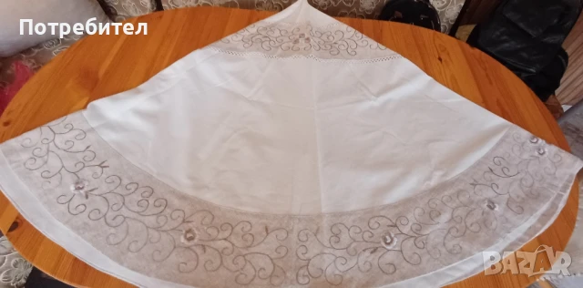 Покривка за кръгла маса с бродерия