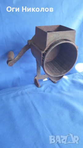 Старинна  мелачка за семена и зеленчуци, снимка 3 - Антикварни и старинни предмети - 51310451