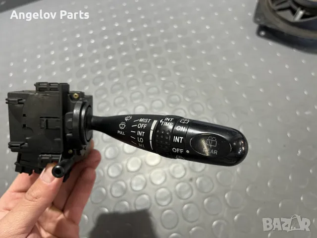 Лостчето на чистачките за Toyota Corolla Verso 2003 г., снимка 2 - Части - 47931951