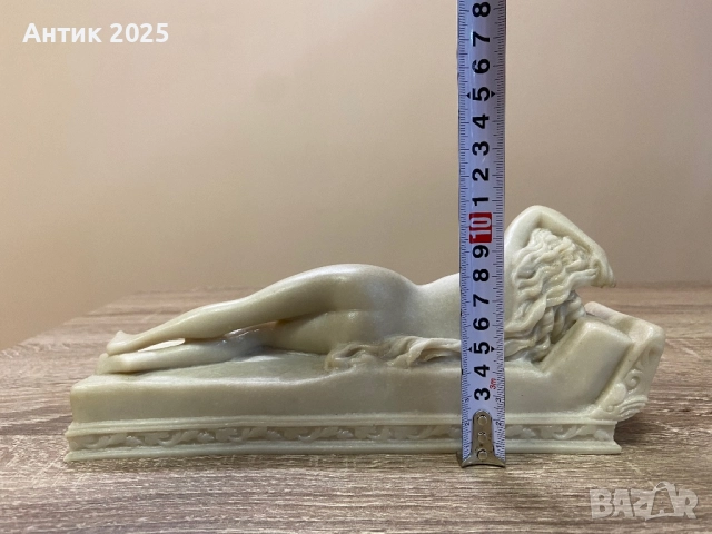 Мраморна статуетка „Гола жена на кушетка“, снимка 4 - Антикварни и старинни предмети - 51481442
