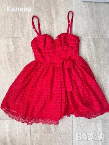 ЧИСТО НОВА Дантелена червена рокля