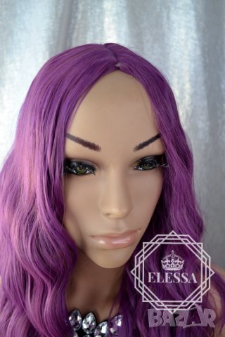 Пурпурно Лилава Средно Дълга Чуплива Перука Мортиша КОД 7183, снимка 7 - Аксесоари за коса - 38316453