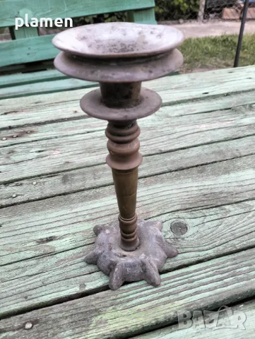 Стар масивен бронзов свещник