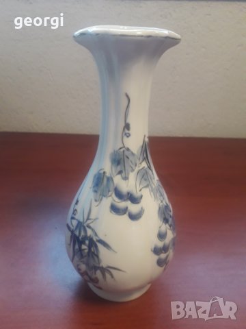 Порцеланова ваза, снимка 1 - Вази - 32564338