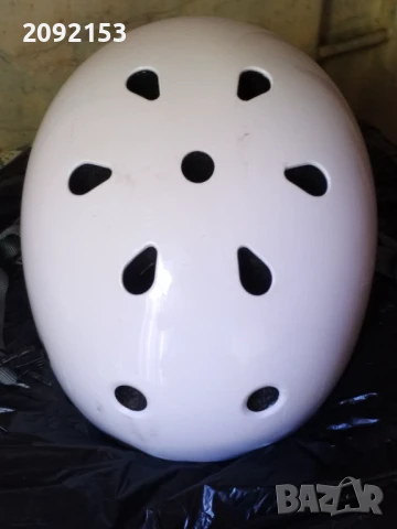 Детска каска в бял цвят,р.52/54, снимка 2 - Столчета за кола и колело - 50760099