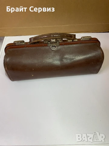 Стара кожена докторска чанта